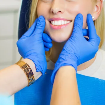 Limpeza dental e estética integrada